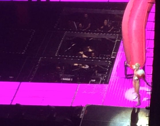 Miley making her big entrance. (Photo/Angela Porrazzo)